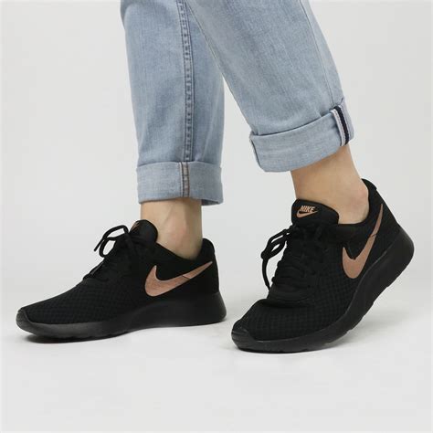 zwarte schoenen nike dames